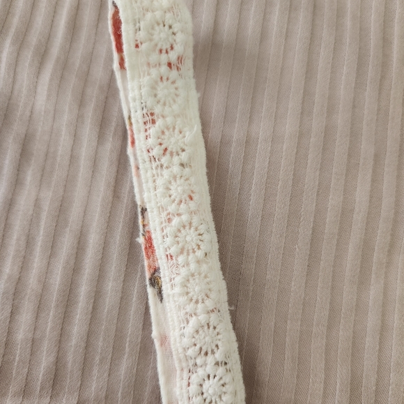 Small American Eagle floral Crop Top - Picture 7 of 13